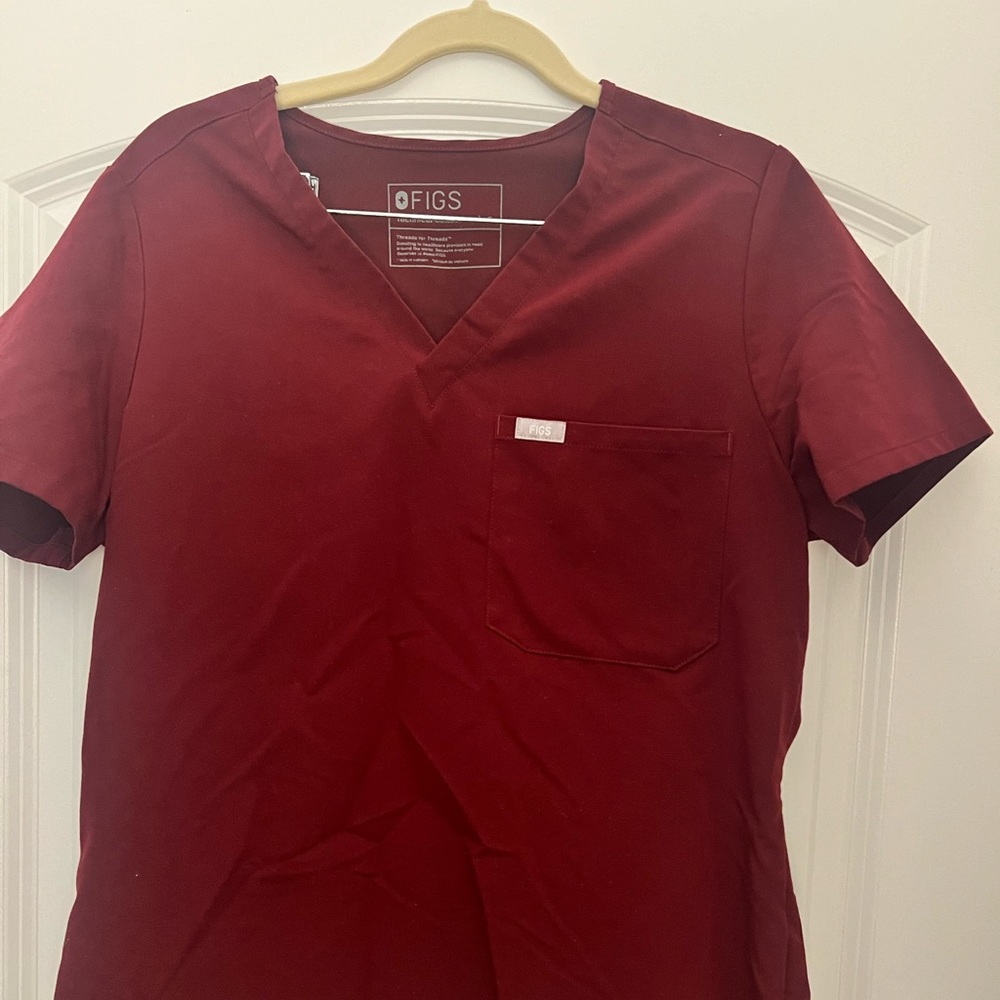Figs scrub top